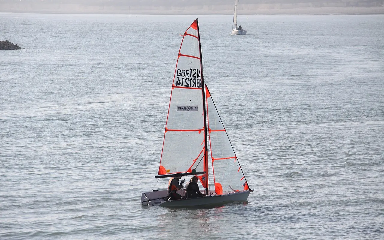 A two-person 29er skiff sailing fast with both crew hiking