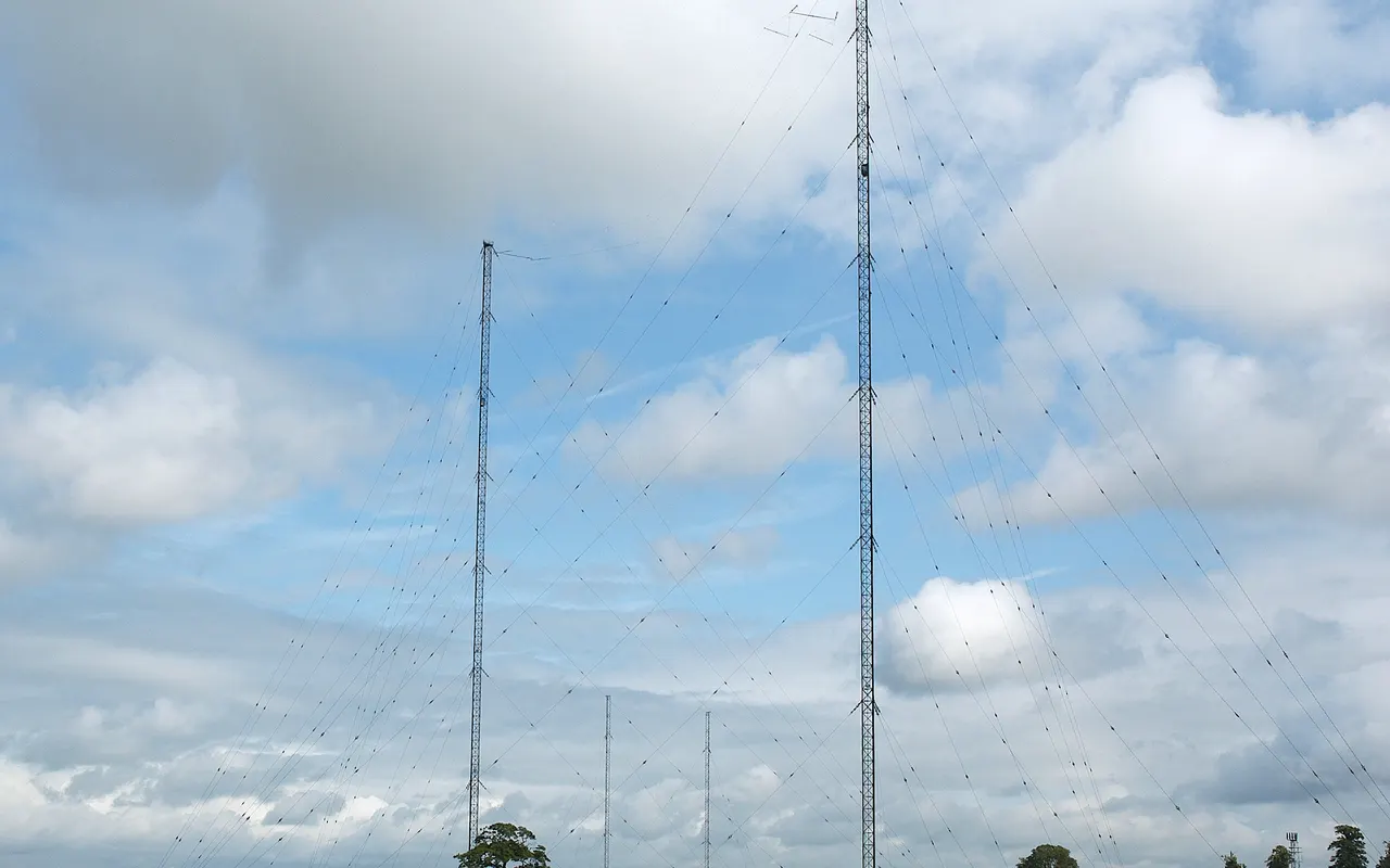 The tall radio masts of the Droitwich transmitting station in a field