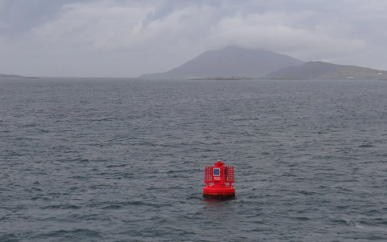 A red can-shaped port-hand lateral buoy at sea