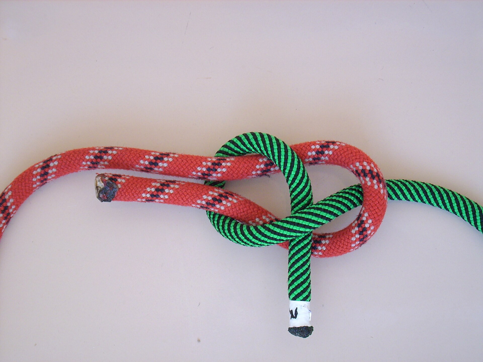 A sheet bend joining a red rope and a green rope